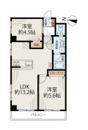 2LDK、価格3998万円、専有面積50.6m2、バルコニー面積6.05m2 約13.2帖のLDKを中心に、約5.6帖・約4.5帖の洋室を配置した使いやすい2LDKプラン。全居室に収納を備え、生活動線にも配慮された間取りで、ご家族はもちろん、お二人暮らしにもおすすめです。